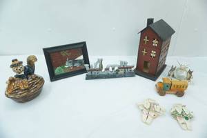 lot 107 image: Johanna Parker Thanksgiving Pilgrim Squirrel Critter Bowl (ceramic) and other decor