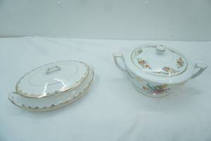 lot 124 image: VintageAntique Covered Casserole Dishes