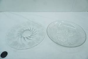 lot 128 image: Large Etched Crystal Serving Platter & Large Serving BowlPlatter