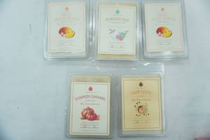 lot 152 image: Natural Soy Blend Melting Tarts