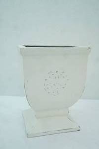 lot 162 image: Smith & Hawken Planter 7.5x7.5x 10