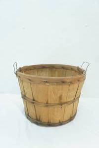 lot 165 image: Vintage Apple Basket