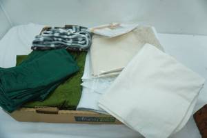 lot 222 image: Linens Lot