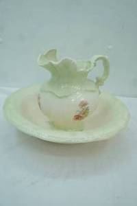 lot 230 image: Vintage Arnels Small Pitcher and Wash Basin Set