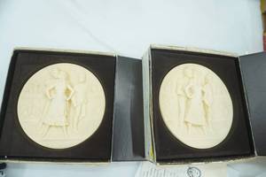 lot 234 image: Vintage Bradford Exchange 1978 Alabaster Collectors Plates (2ct) Museo della Scala or La Scala Grand Opera