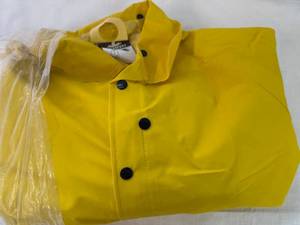lot 10 image: SSS. Size 2XL Raincoat