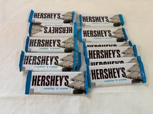 lot 16 image: SSS. 12x Hersheys Cookies & Cream Bars