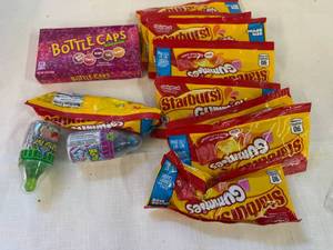 lot 21 image: SSS. Variety of Candy