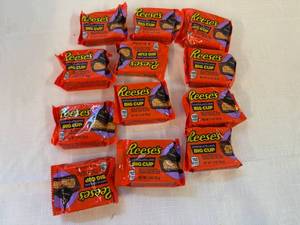 lot 24 image: SSS. 12x Reeses Chocolate Lava Big Cups