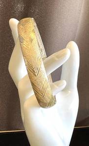 lot 22NP image: Vintage Textured Sterling Silver Bangle with Chevron Pattern