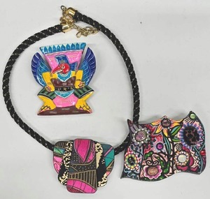 lot 284 image: Graceful Geoponics Resin Brooch P Hempe - Hand-Painted Balsamwood Brooch - Bellows Pendant On Cord