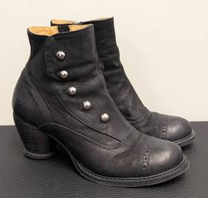 lot 30MP image: John Fluevog Black Leather Ankle Boots - Size 7.5