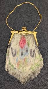 lot 35A image: Antique Beaded Mesh Purse Gold-Tone Frame & Chain