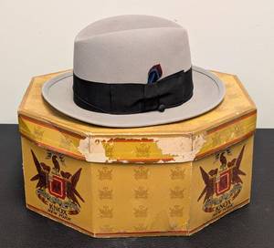 lot 54JT image: Disney Mr. Disney New York Vintage Felt Hat - Size 7 with Knox Box