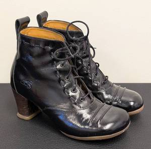 lot 77MP image: John Fluevog Womens Lace-Up Boots - Black Patent Leather - Size US 7.5