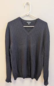 lot 98MD image: Barneys New York 100% Cashmere V-Neck Sweater XL - Made in Italy