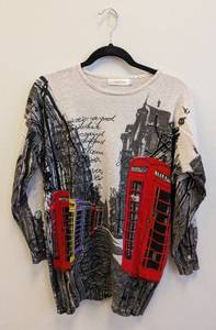 lot 135SC image: Simply Couture Long Sleeve Top - Size Large - Cityscape Red Telephone Booth Print