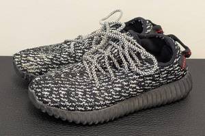 lot 215CH image: Adidas Womens Knit Sneakers - Size 6 - BlackWhite Pattern