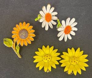 lot 78DZ image: DZ - Floral Clip-On Earrings & Sunflower Brooch Set - White Daisies, Yellow Daisies and Orange Sunflower