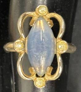 lot 96DZ image: DZ - Sarah Coventry Ring - Size 5.5 - Blue Oval Center Stone, Gold-Tone