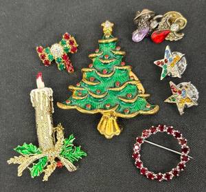 lot 116DZ image: DZ - Festive Christmas Brooches & Pins - Tree Pin, Candle, Stars, Angels and More
