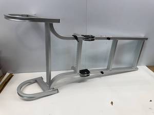 lot 25 image: EXTREME MAX PONTOON LADDER