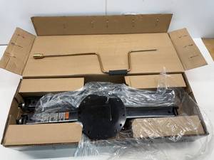 lot 29 image: LIPPERT RV SCISSOR JACKS