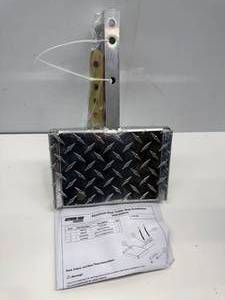 lot 34 image: EXTREME MAX TRAILER STEP