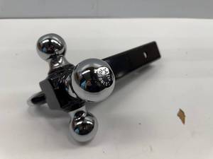 lot 43 image: TRI-BALL WITH HOOK