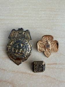 lot 90 image: Vintage US Military Lapel Pins Trio - Eagle Crest Circular Badge, Shield Clover, Square Pin