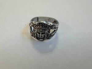 lot 134 image: Ring - Native American Chief Headdress Motif, Silver-tone
