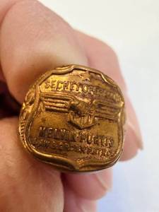 lot 148 image: Signet Ring - Eagle Crest, Gold-Tone Brass