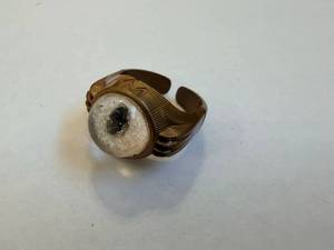 lot 149 image: Tom Mix Magic Light Tiger Eye Ring