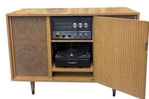 lot 10SK image: AL - Zenith Stereophonic High-Fidelity Console with Turntable - Vintage 1960s