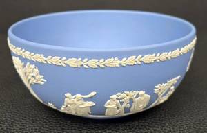 lot 6MP image: Vintage Wedgwood Jasperware Blue Bowl - Made in England