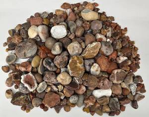 lot 191CH image: Collection of Agates & Other Stones - Mixed Pebbles With Geodes and Banding