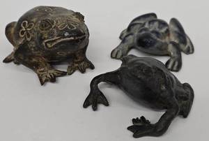 lot 312AG image: Three Metal Frog Sculptures - Vintage Garden Decor (Lot of 3)