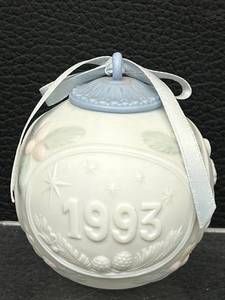 lot 46WS image: Lladr Hand Made 1993 Christmas Ornament - 3.5 in Diameter