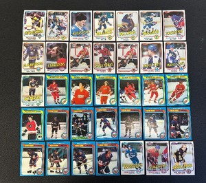 lot 292BL image: Topps Hockey Cards - Vintage 1970s NHL Action Cards Collection (Nordiques to Islanders)