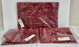 lot 124 image: Chicos Pillow Covers 18 in x 18 in - 3 Pack Brand New in Package