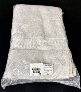 lot 125 image: Hotel Towel Collection Frost - Fresh Bath Towels