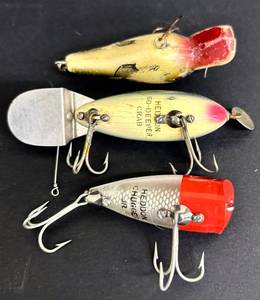 lot 208 image: Heddon Chugger JR Lures - 3 Vintage Fishing Lures