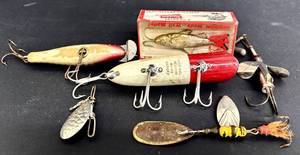 lot 210 image: Heddon Vintage Lures (Lot of 7)
