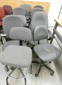 lot 1 image: Lot of 10 grey color office chairs