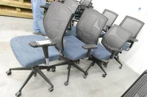 lot 5 image: Lot of 8 Blue office chairs with mesh back