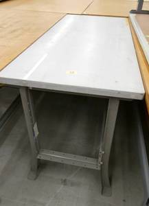 lot 19 image: 28x60 workbench, plastic top