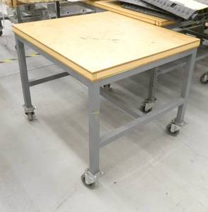 lot 120 image: Table on wheels 31x34x29