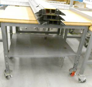 lot 121 image: Table on wheels 30x36x30