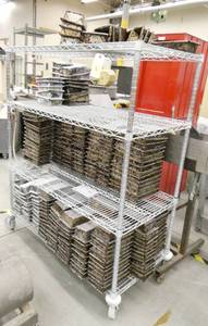 lot 131 image: Metro cart FULL of plastic mold baking pans