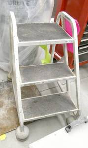 lot 135 image: 3 step stool